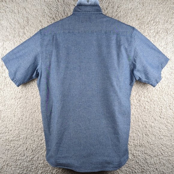 Wrangler* Men's Short Sleeve Button Down Curved Hem Double Pocket Shirt~ Medium - Picture 2 of 9